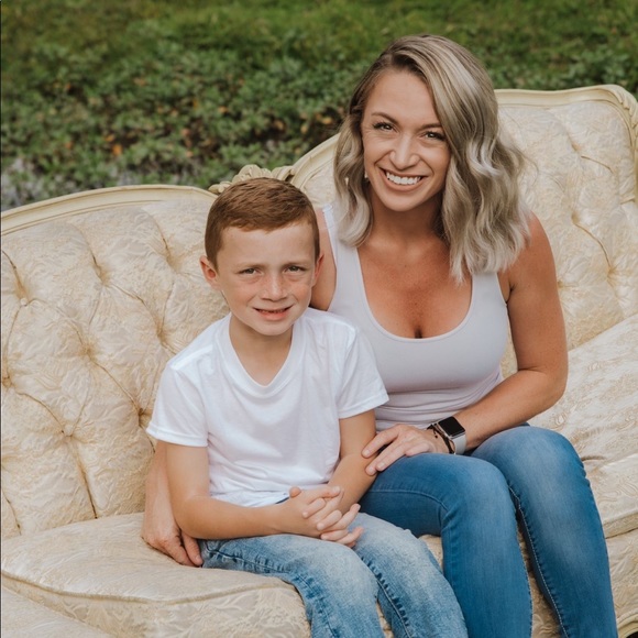 Meet your Posher, Cheyenne - Picture 3 of 4